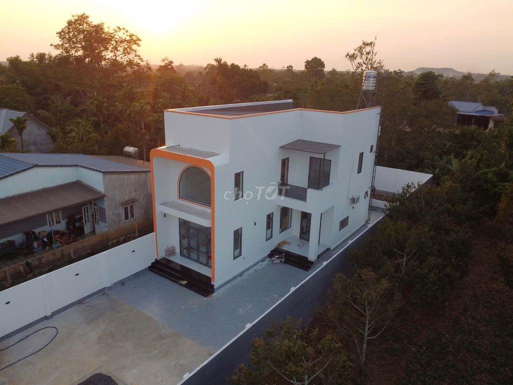 Cần bán nhà mới xây do kẹt vốn