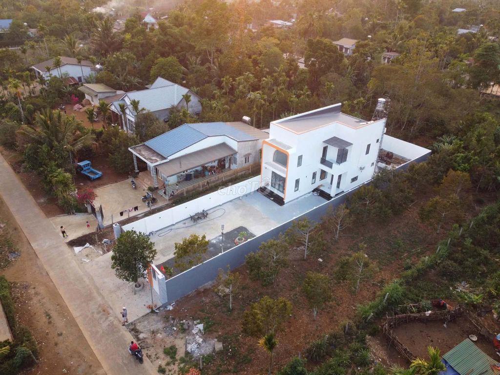 Cần bán nhà mới xây do kẹt vốn