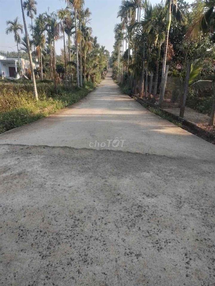 Bán 3 sào đất, thổ cư 400m2, có nhà cấp 4