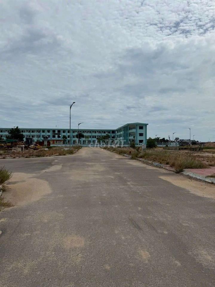 Bán đất ngay trường Cao Đẳng Bình Định giá 2 tỷ 150 triệu 