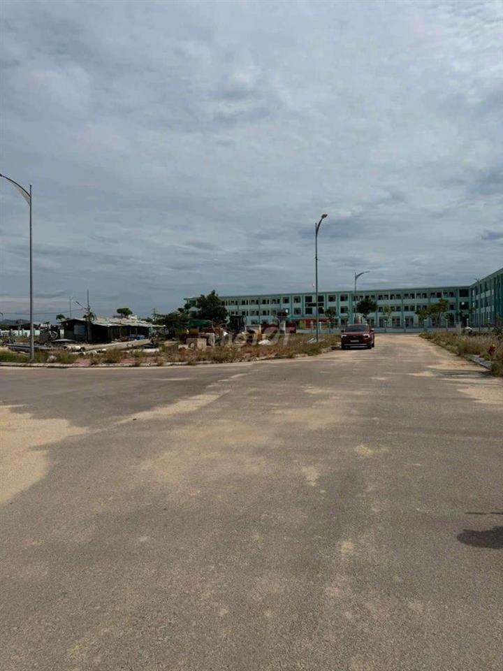 Bán đất ngay trường Cao Đẳng Bình Định giá 2 tỷ 150 triệu 