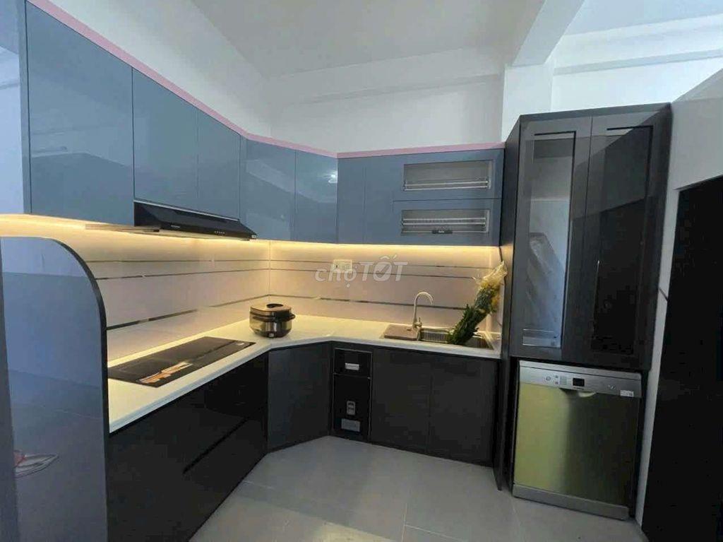 Bán nhà 5 tầng Nguyễn Thái Học có thang máy 8 ,360 tỷ 