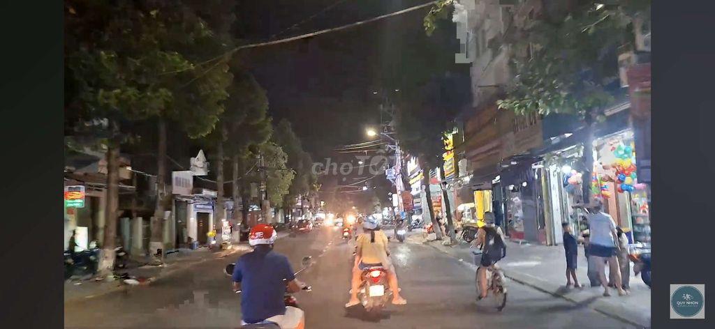 Bán nhà 5 tầng Nguyễn Thái Học có thang máy 8 ,360 tỷ 