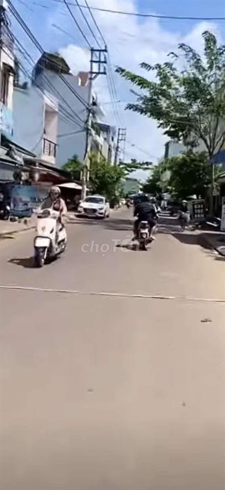 Bán lô đất 3 mặt tiền Hoàng Văn Thụ Quy Nhơn giá 5,6 tỷ