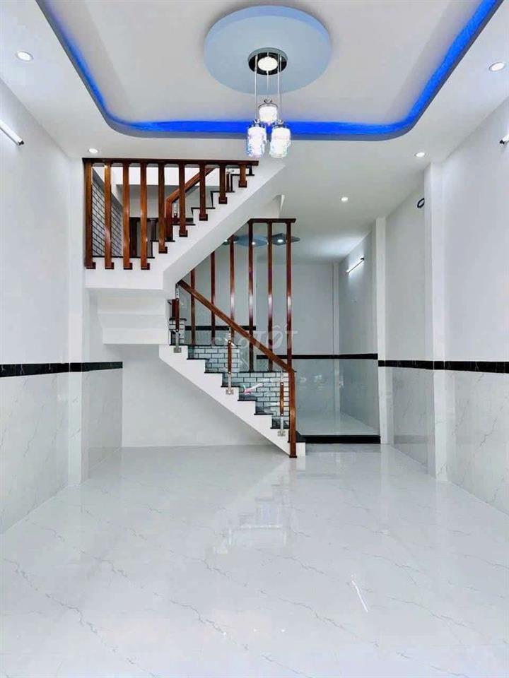 Bán nhà 2 tầng mới 100% cách biển chỉ 200m 