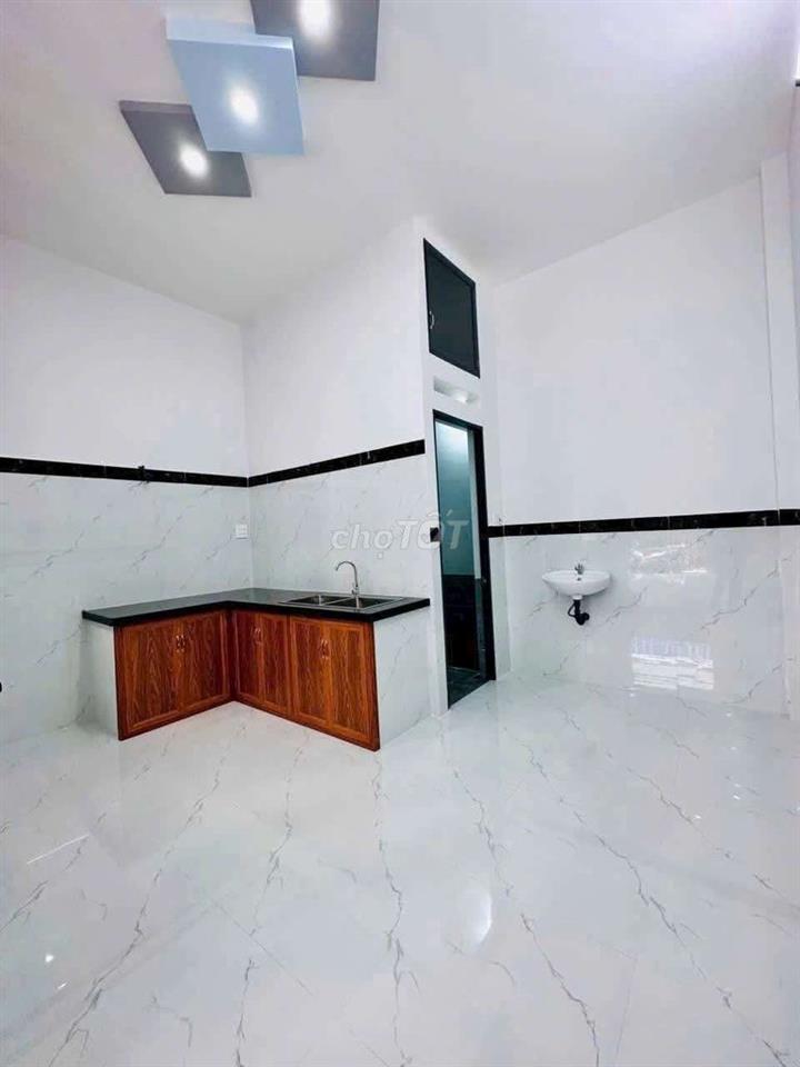Bán nhà 2 tầng mới 100% cách biển chỉ 200m 