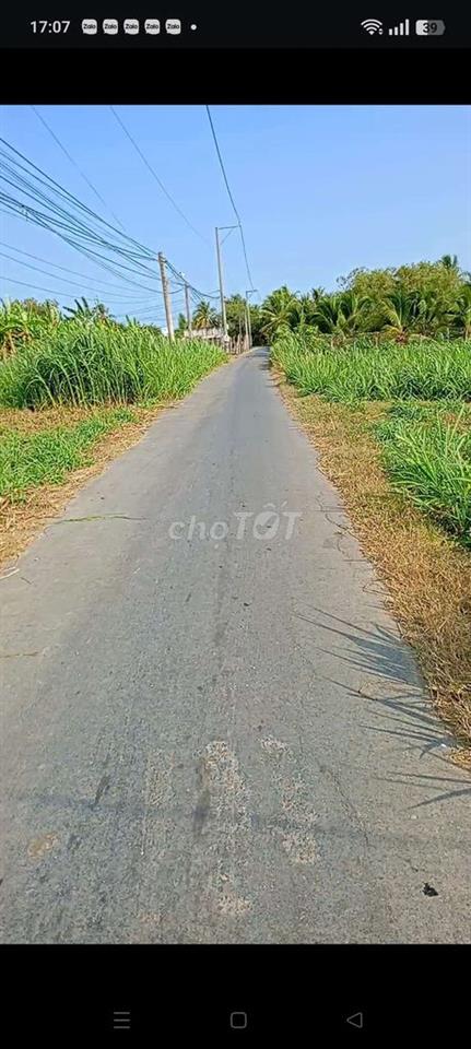 kẹt tiền bán đất vườn có 210 m thổ cư, gần chợ trường học và ủy ban