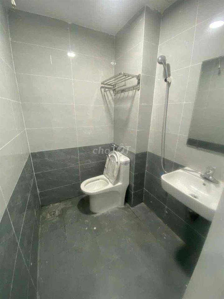 Phòng  ngõ 495 số 45  Nguyễn trãi hoặc đi ngõ 49 số 45 triều khúc