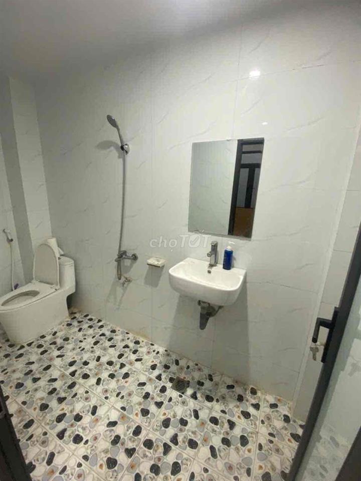 Phòng  ngõ 495 số 45  Nguyễn trãi hoặc đi ngõ 49 số 45 triều khúc