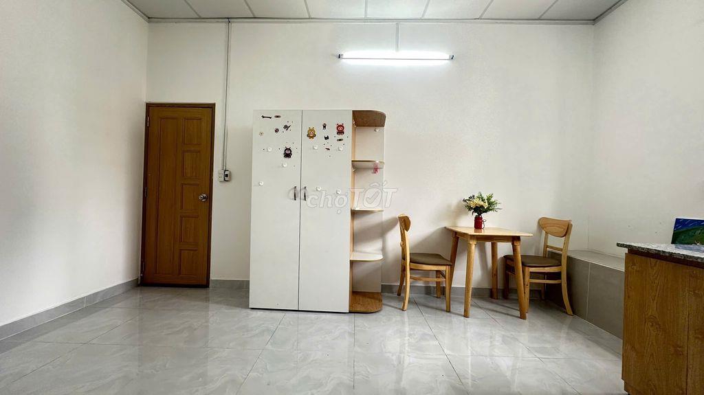 CHO THUÊ CĂN HỘ 1PN 35M² – CỬA SỔ LỚN – MÁY GIẶT RIÊNG QUẬN 10
