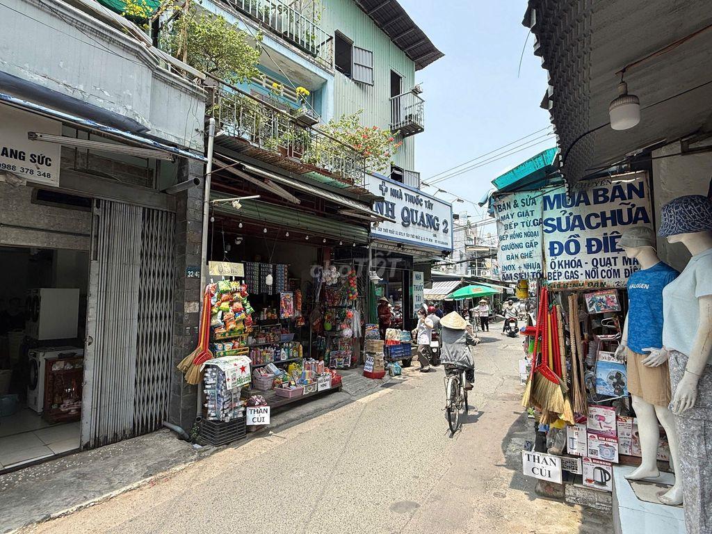 Bán nhà phố 2 tầng tại chợ Lạc Quang - Trường Chinh - Q12 