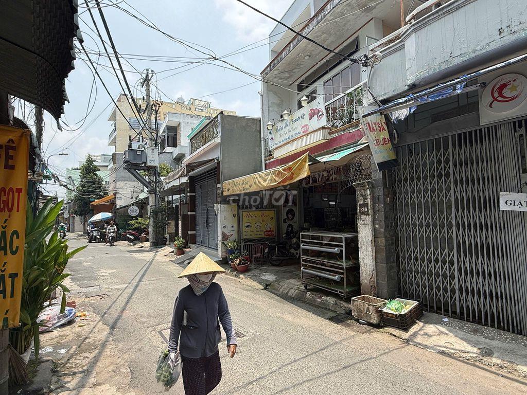 Bán nhà phố 2 tầng tại chợ Lạc Quang - Trường Chinh - Q12 