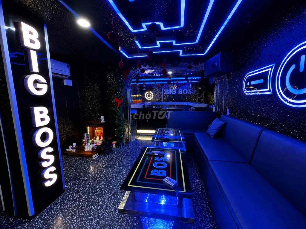 SANG NHƯỢNG QUẦY BAR + QUẦY SOFA VÀ HAI ROOM KARA ở Quận 1