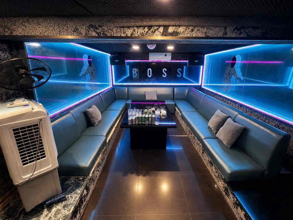 SANG NHƯỢNG QUẦY BAR + QUẦY SOFA VÀ HAI ROOM KARA ở Quận 1