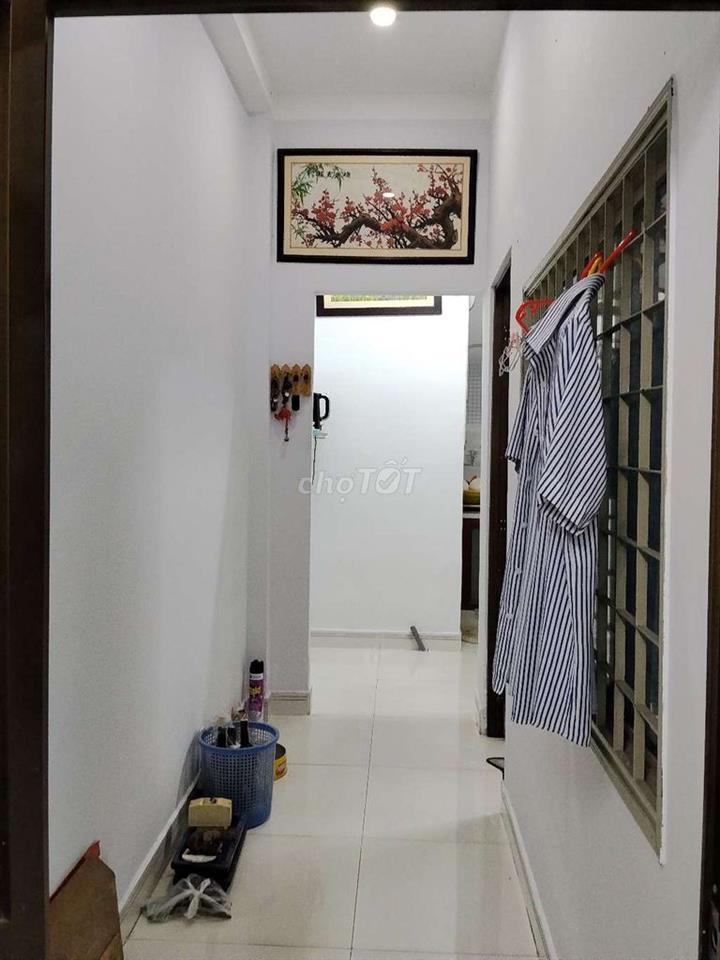 Bán nhà mặt tiền đường 12m.