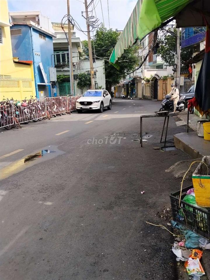 Bán nhà mặt tiền đường 12m.