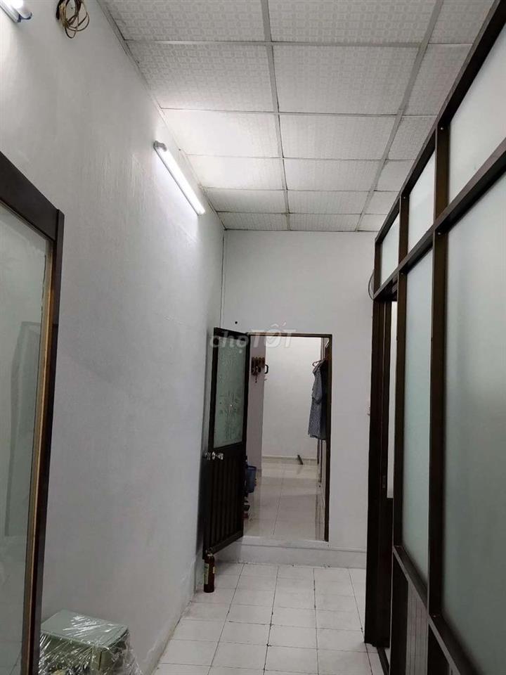 Bán nhà mặt tiền đường 12m.