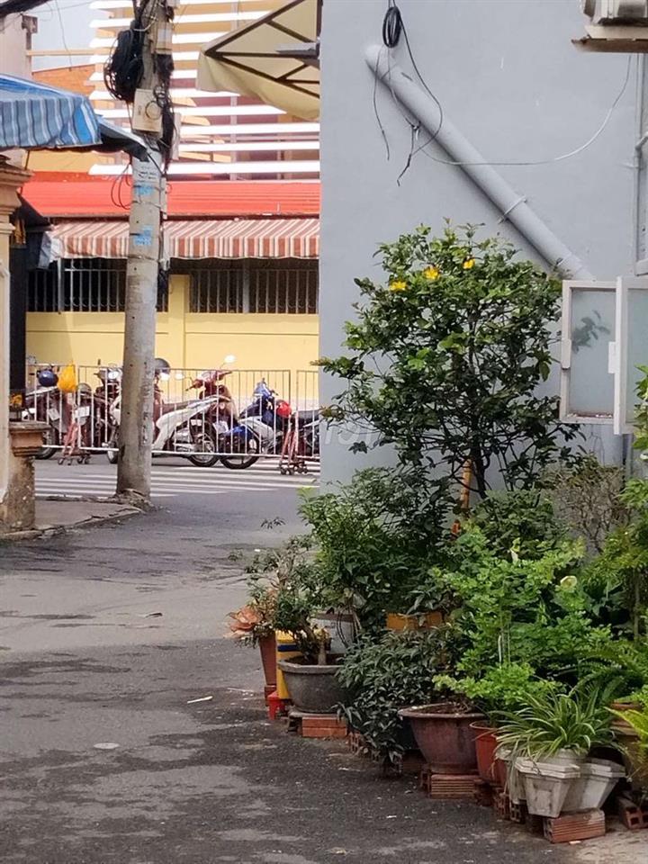 Bán nhà mặt tiền đường 12m.