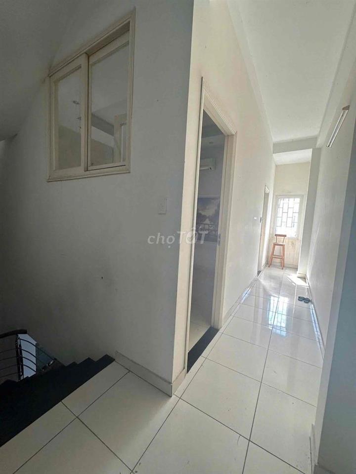 nhà gần trung tâm phố chợ hoà khánh giá siêu rẻ