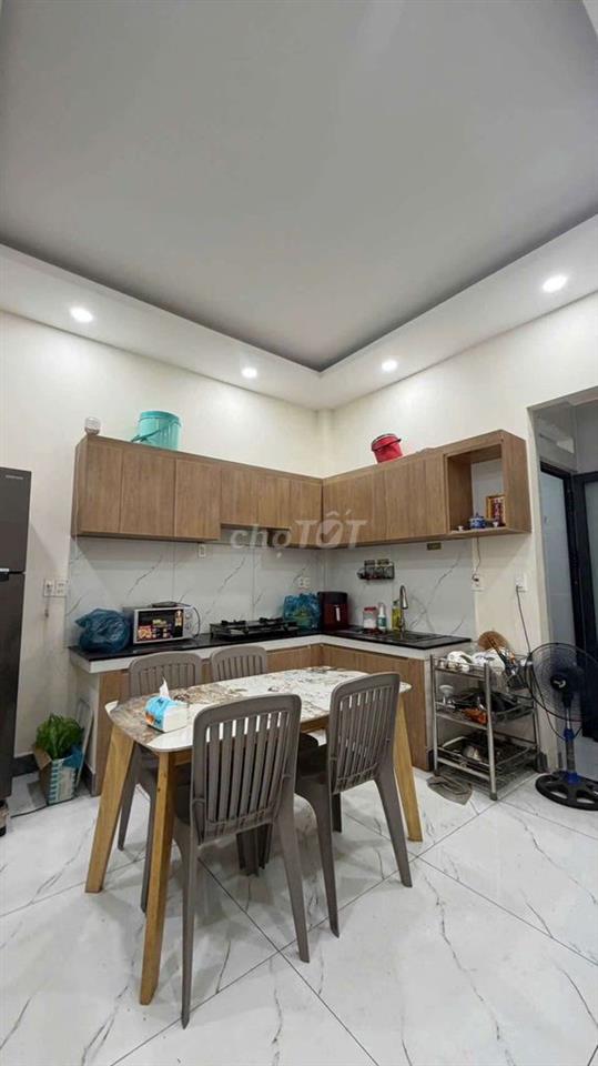 nhà 4 tầng đường nhựa thông 7m