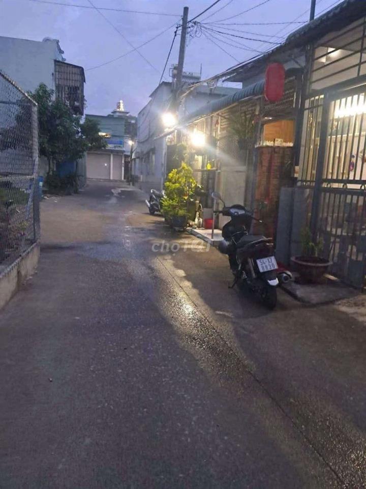 BÁN GẤP 1 TRỆT 1 LẦU 56m2 GIÁ 1TỶ8  ĐƯỜNG LÊ LỢI HUYỆN HÓC MÔN