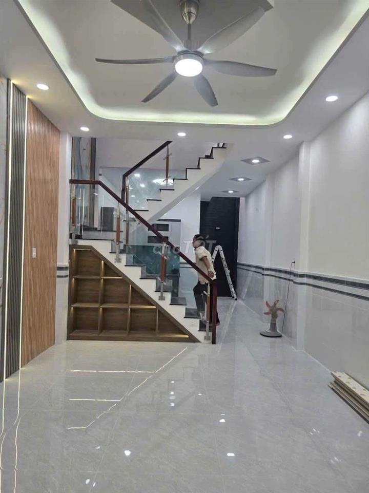 BÁN GẤP 1 TRỆT 1 LẦU 56m2 GIÁ 1TỶ8  ĐƯỜNG LÊ LỢI HUYỆN HÓC MÔN