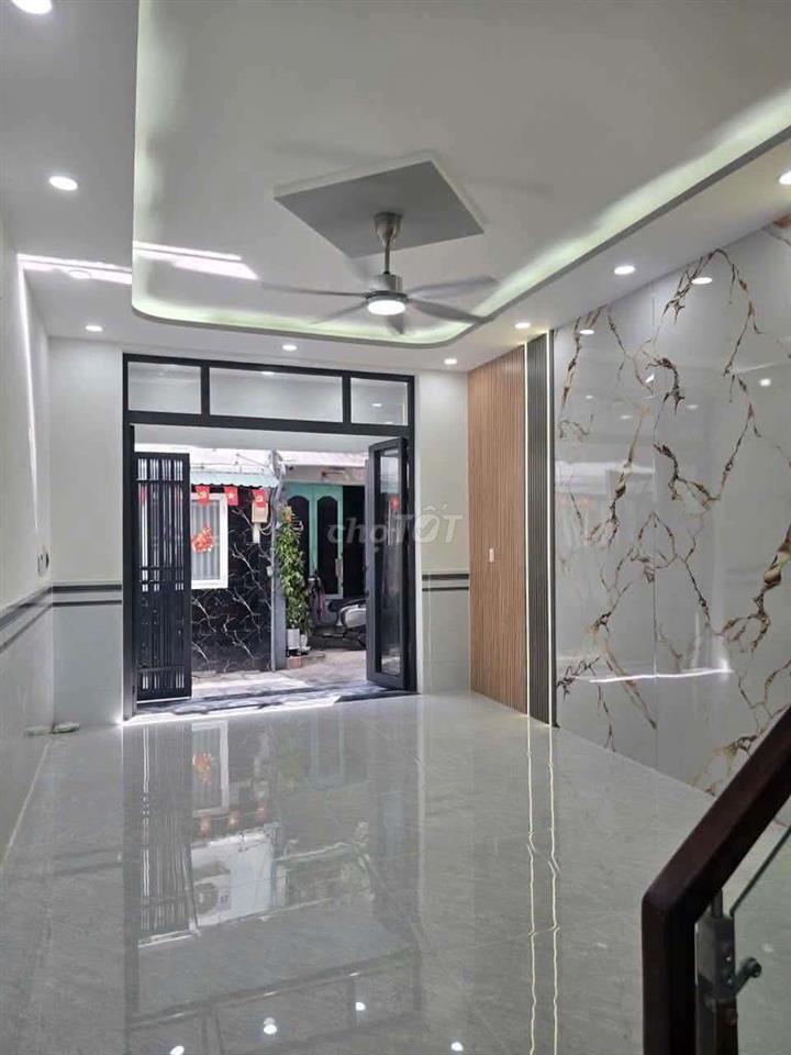 BÁN GẤP 1 TRỆT 1 LẦU 56m2 GIÁ 1TỶ8  ĐƯỜNG LÊ LỢI HUYỆN HÓC MÔN