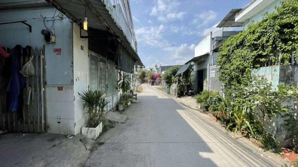BÁN ĐẤT KÈM DÃY TRỌ 328M2 GIA 1TY8 8P 2KIOT Đ. ĐÔNG THẠNH 6 HÓC MÔN.