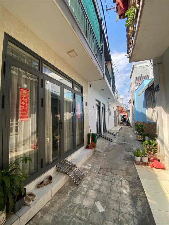 Bán nhà nhỏ trung tâm ngã 3 lê văn việt,man thien,lã xuân oai