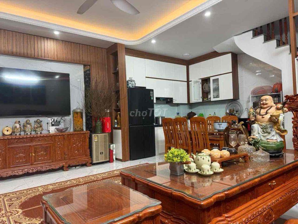 tôi chính chủ cần bán ngôi nhà mới xây 5 tầng pháp lý sổ đỏ sẵn sàng