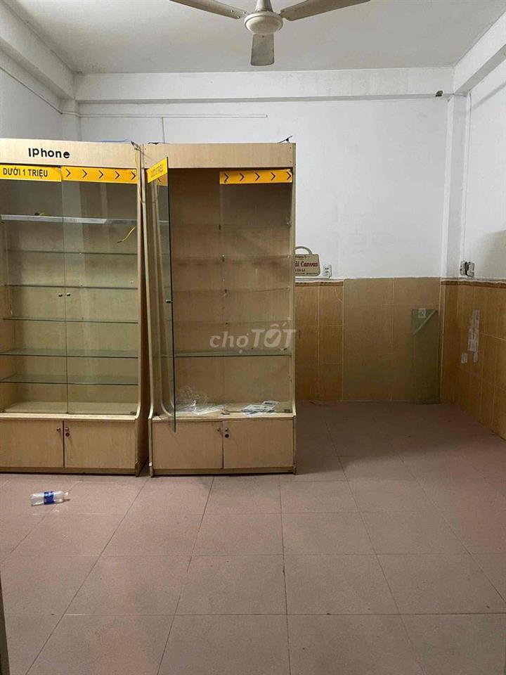Cho thuê kiot mb kinh doanh có ở lại. 4x8 có ở lại