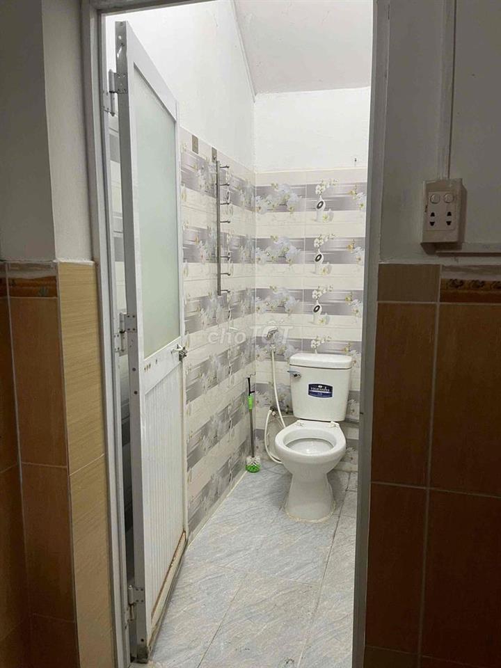 Cho thuê kiot mb kinh doanh có ở lại. 4x8 có ở lại
