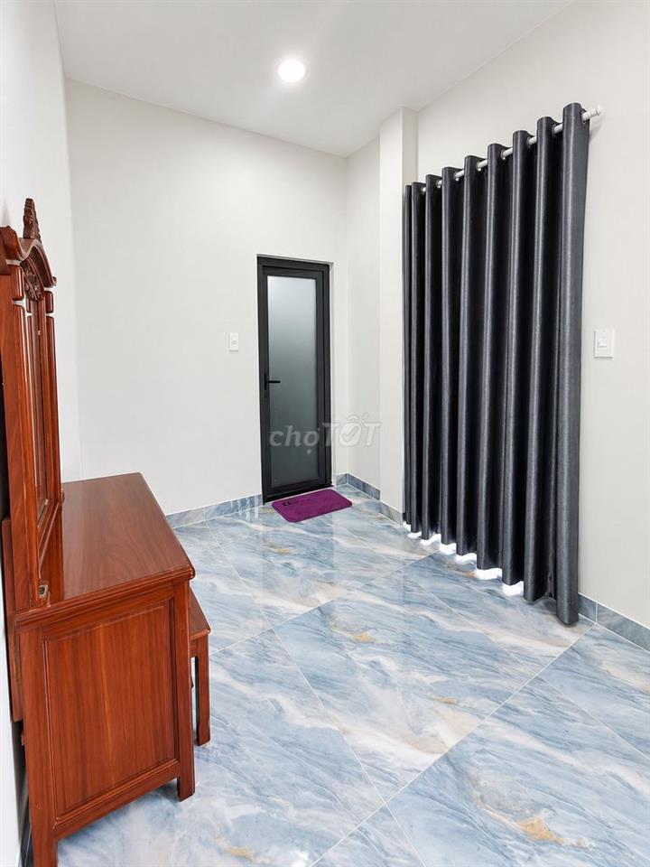 PHÒNG MỚI SẠCH ĐẸP – HẺM 381 LÊ VĂN QUỚI - CÓ BAN CÔNG