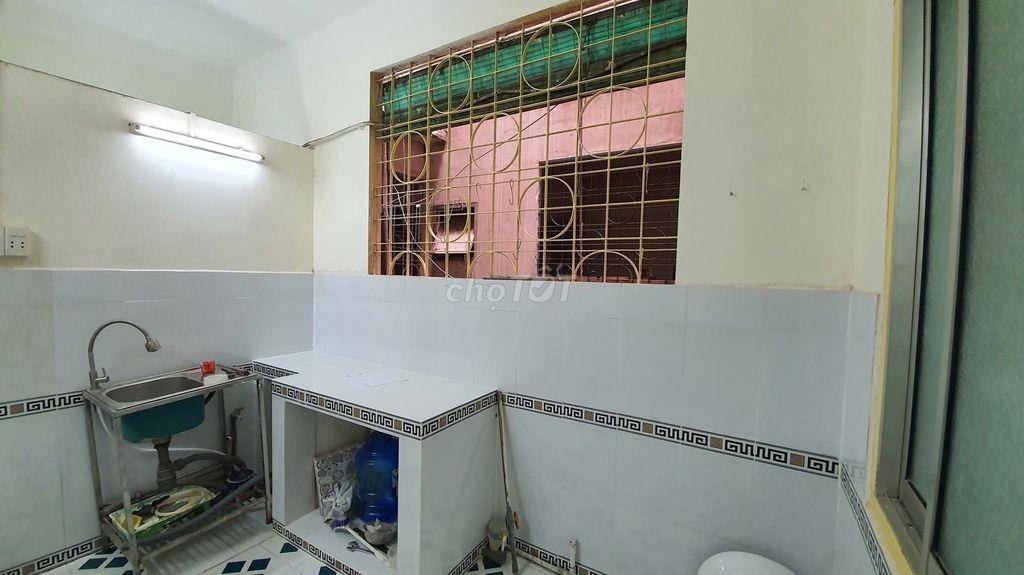 CHO THUÊ CĂN HỘ C/C BÀU CÁT II giá chỉ 4tr5