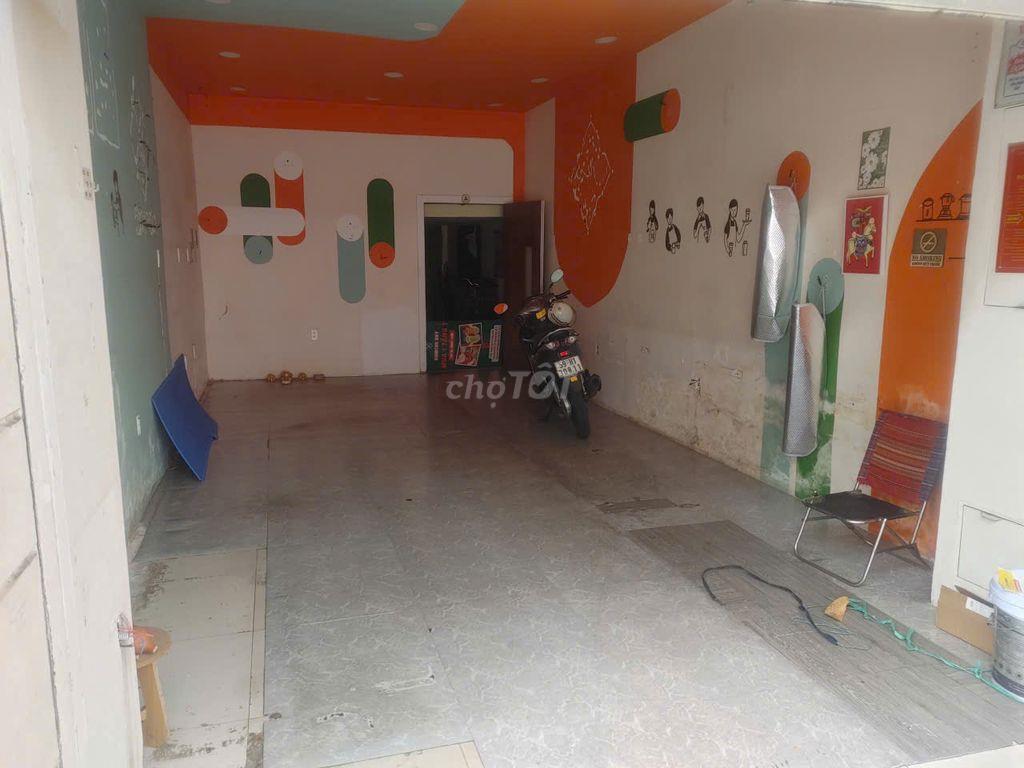 Cho thuê mặt bằng 4x9m mặt tiền Q5 - Phù hợp cho khởi nghiệp/Take-away