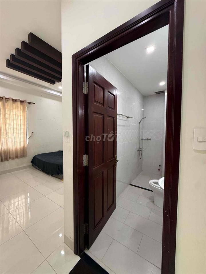 cho nữ thuê phòng trong nhà nguyên căn