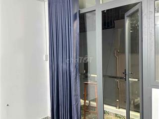 Cho thuê phòng mới, đẹp ở đường phan xích long ( có ban công )