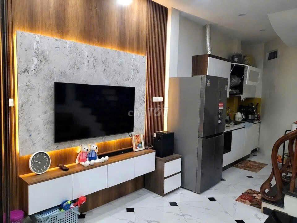 Cho thuê nhà 5 tầng cực đẹp ở Bạch Mai