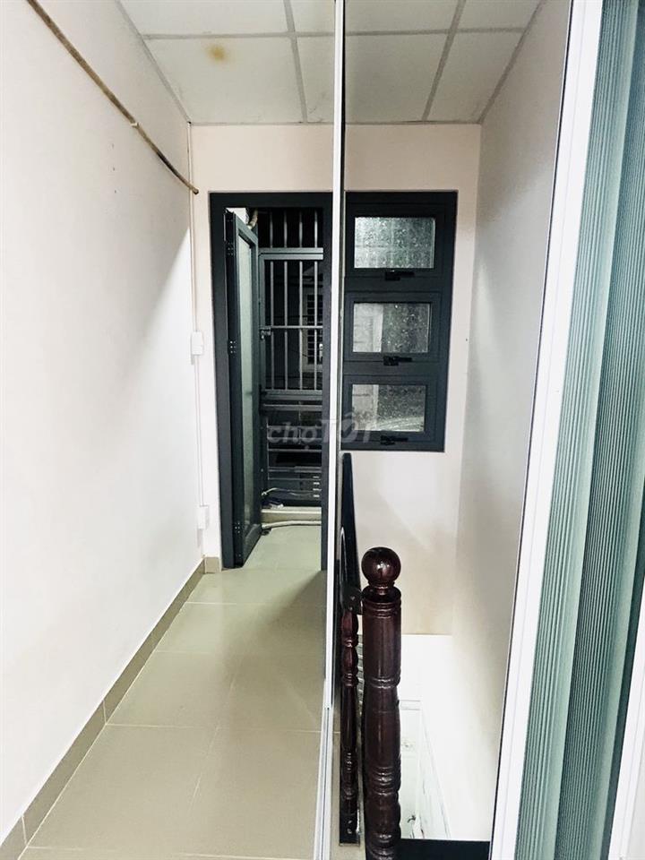 Nhà nhỏ, mới nguyên căn - trung tâm quận 10