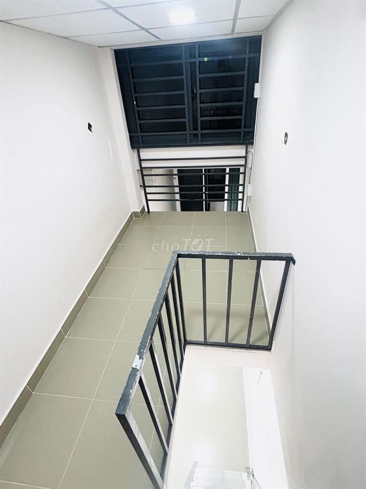 Nhà nhỏ, mới nguyên căn - trung tâm quận 10