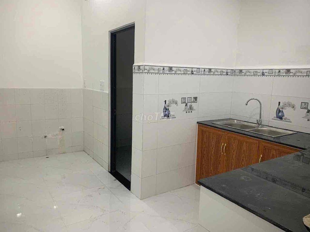 thuê nhà nguyên căn chính chủ hẻm xe hơi âu dương lân 3pn 2wc có sân