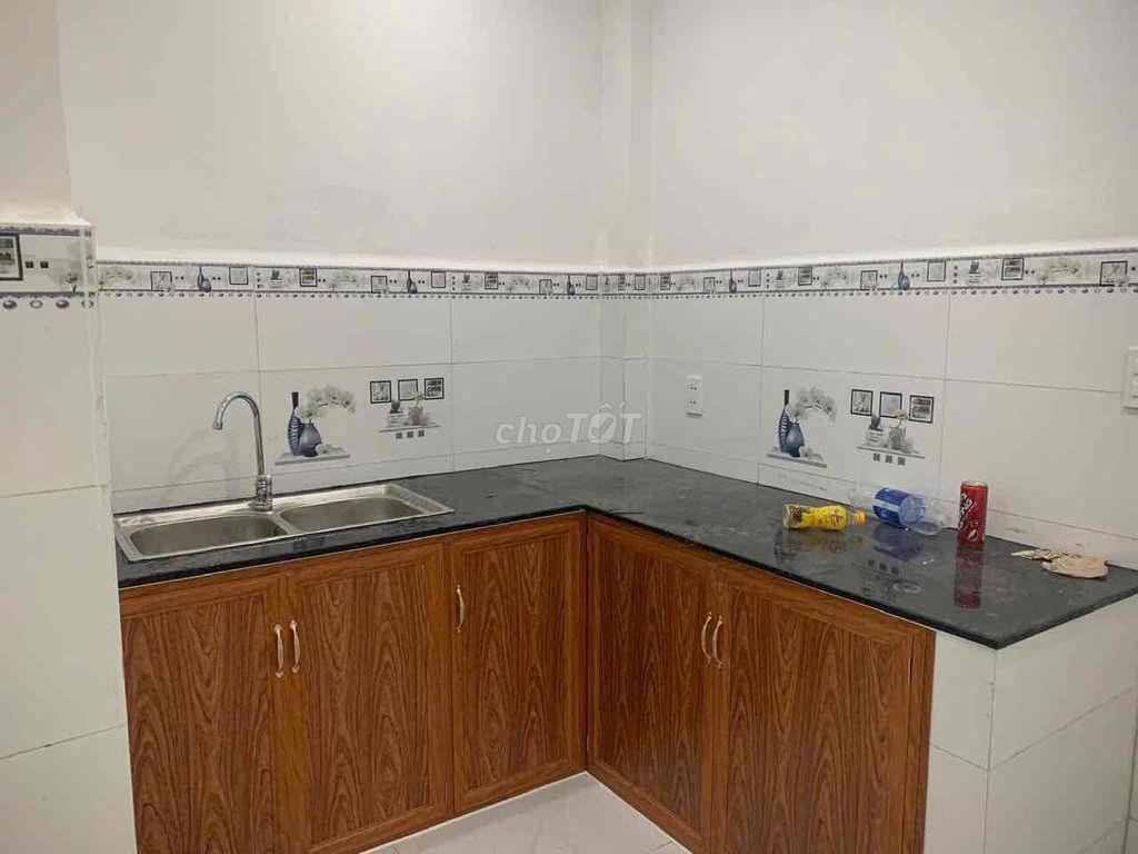 thuê nhà nguyên căn chính chủ hẻm xe hơi âu dương lân 3pn 2wc có sân
