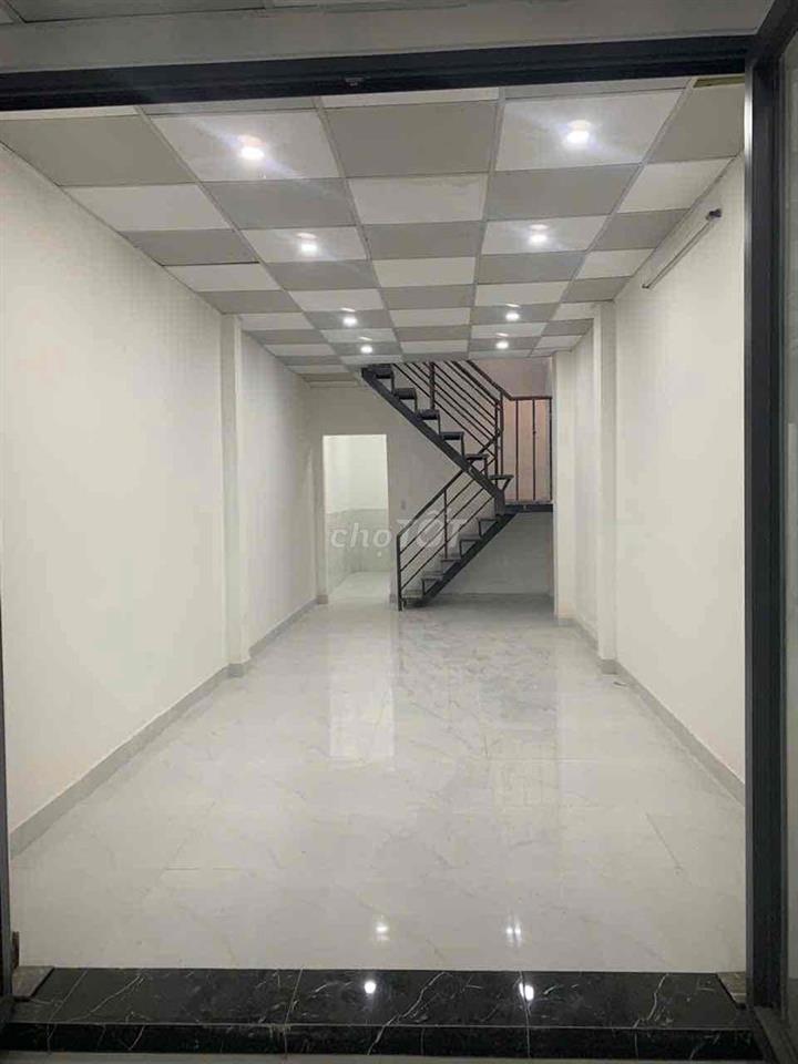 thuê nhà nguyên căn chính chủ hẻm xe hơi âu dương lân 3pn 2wc có sân