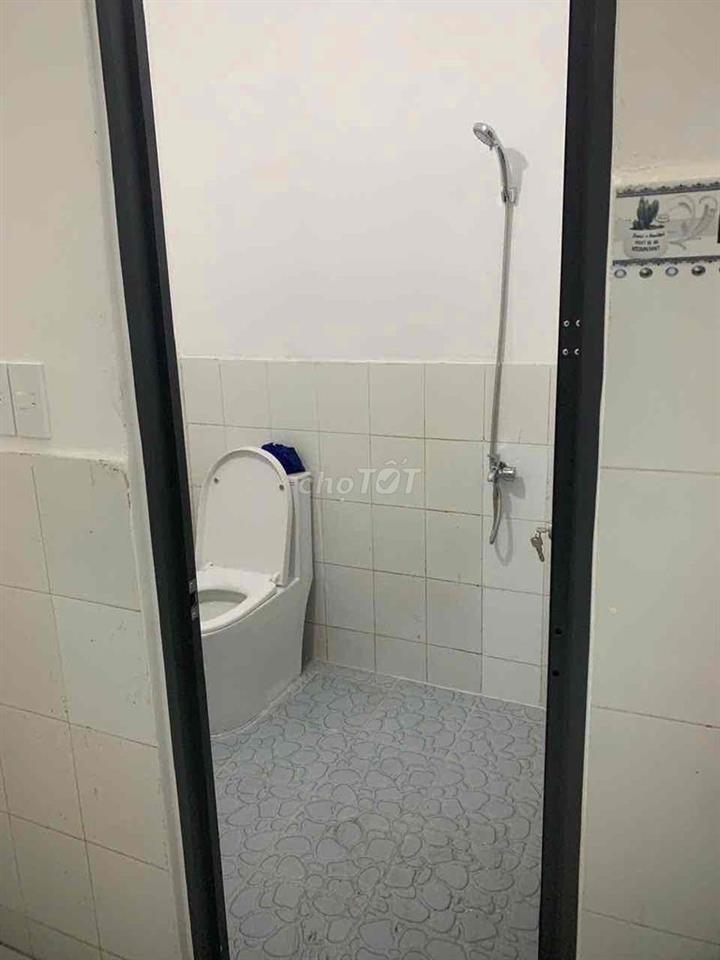 thuê nhà nguyên căn chính chủ hẻm xe hơi âu dương lân 3pn 2wc có sân