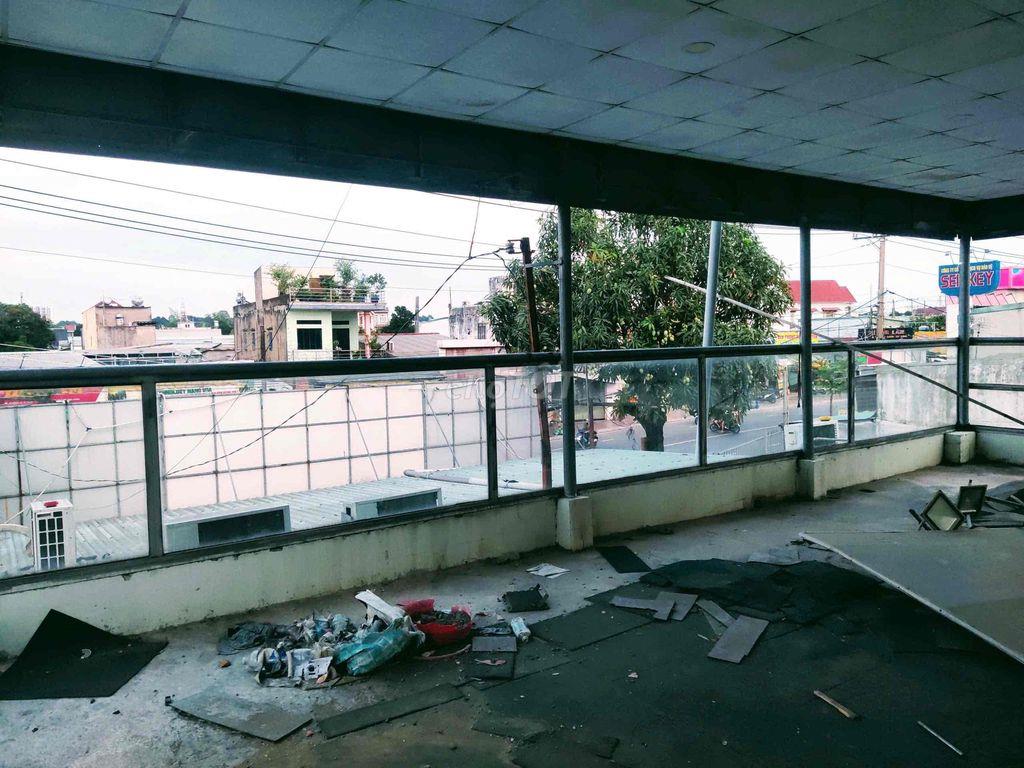cần cho thuê nhà nguyên căn mặt tiền đường D1 diện tích 366m2