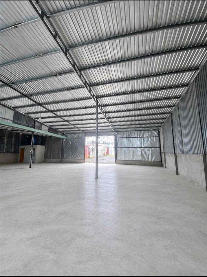 Tổng Dien tích 1000m xưởng 300m đường xe 10 tấn ra vào ok