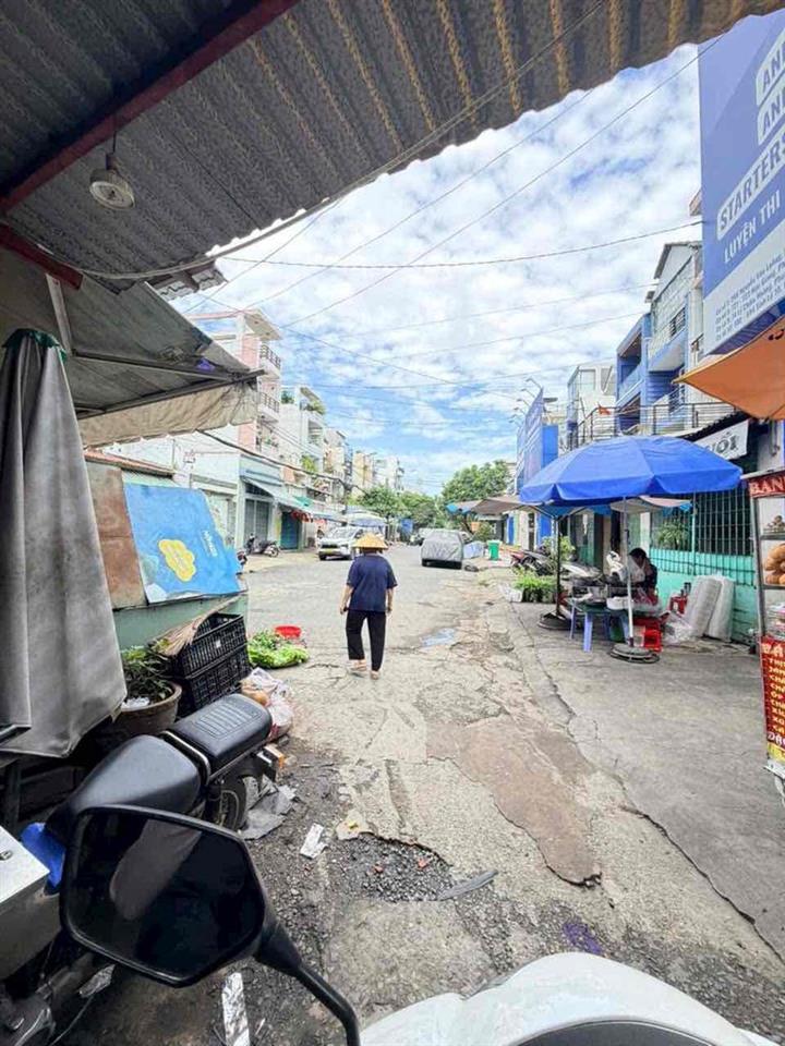 Cần Tiền Bán Gấp nhà Quận 6, giảm từ 11ty xuống 8ty8, nhà ngay chợ