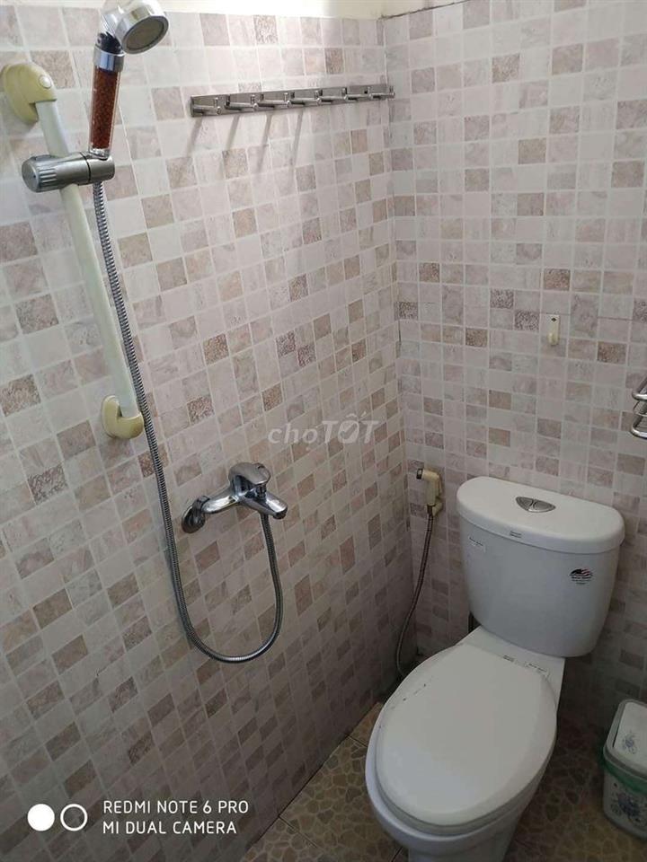 cho nữ thuê phòng gần Đại học Saigon Q5