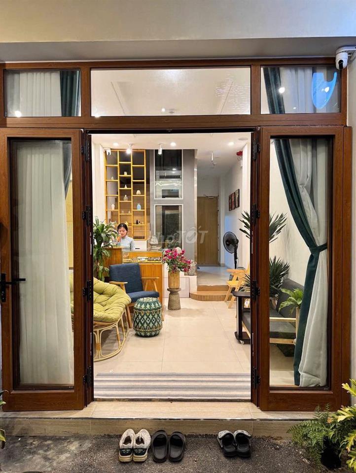Cần cho thuê toà nhà mới xây, vị trí thuận lợi, tiện ích xung quanh