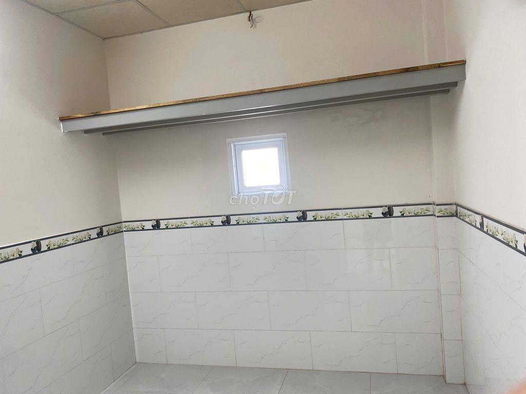 Phòng trống, hẻm Đoàn Văn Bơ 2tr
